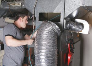 technician-cleaning-ducts